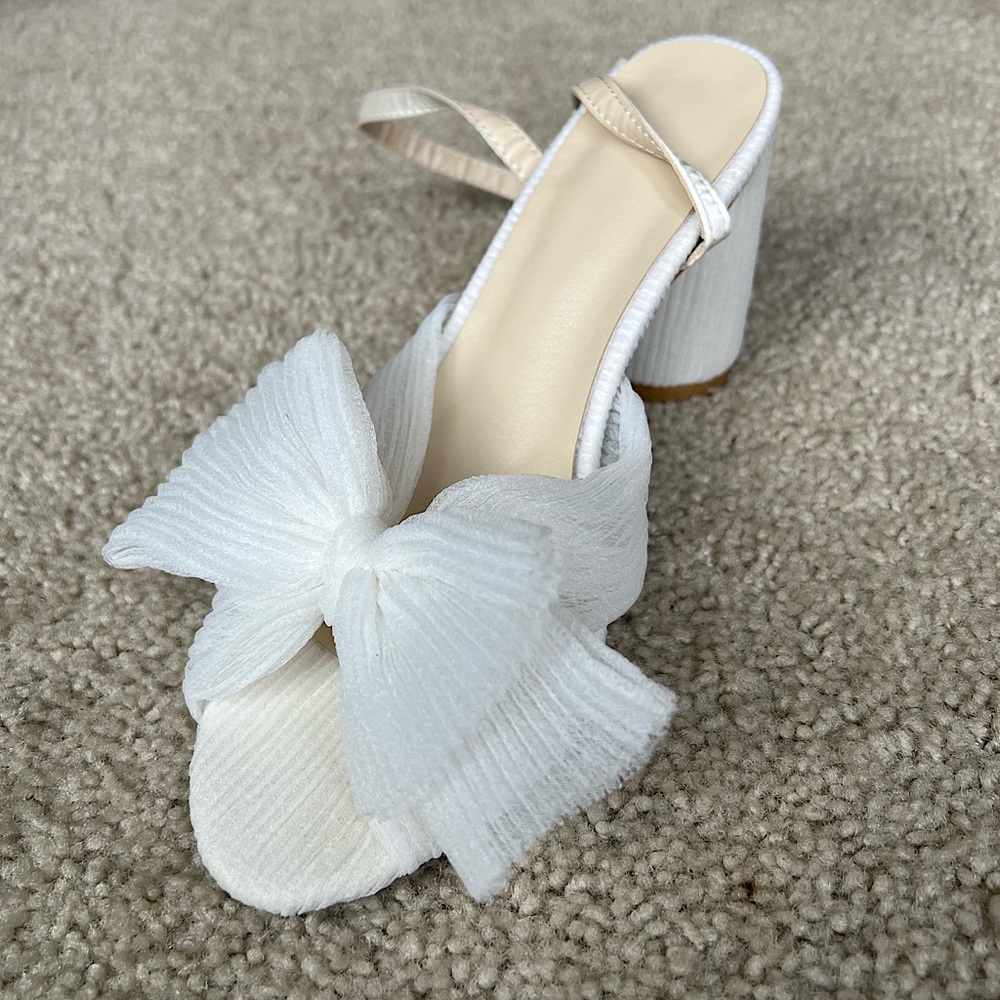 Women’s Block Heel Bow, Size (7) NEW